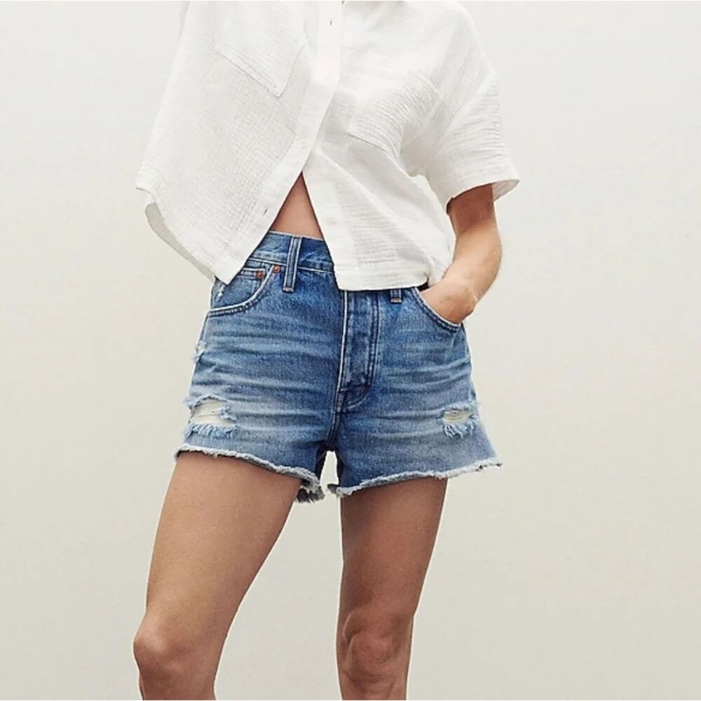 Madewell relaxed denim shorts size 27 distressed button fly